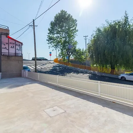 Red House Douro River Marina 곤도마르
