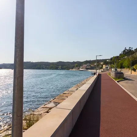 Red House Douro River Marina Hotel