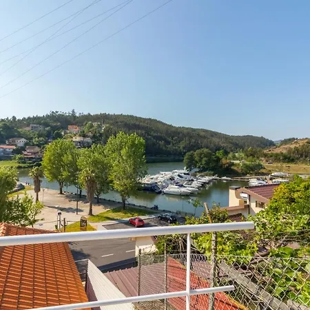 Red House Douro River Marina 곤도마르